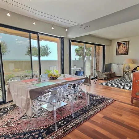 Ground Floor Facing The Sea Appartement
