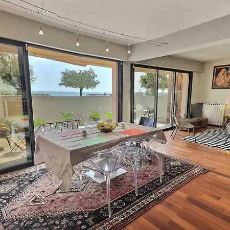 Appartement Ground Floor Facing The Sea *
