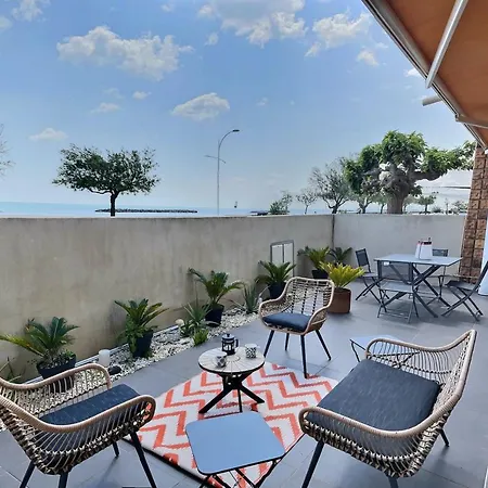 Ground Floor Facing The Sea Appartement